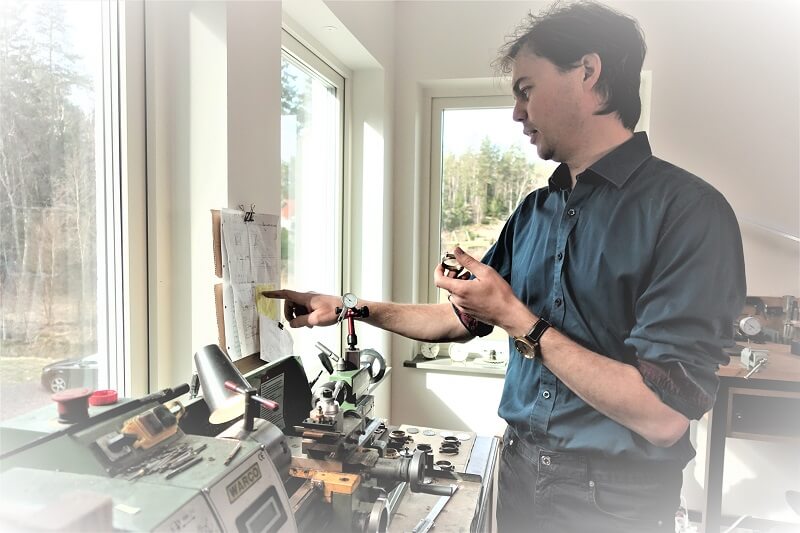 Image showing Holme Finnilä in front of one of Levenaig Watches many machines
